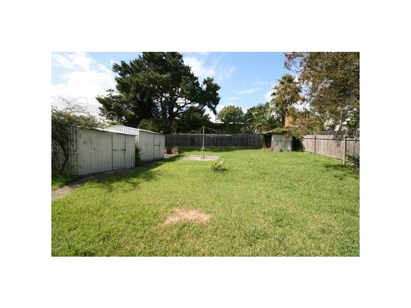 25 Thornbury Ave, Unanderra NSW 2526