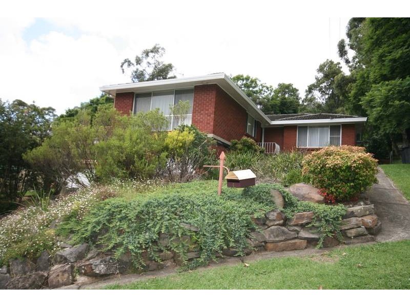 4 Araluen Ave, Mount Kembla NSW 2526