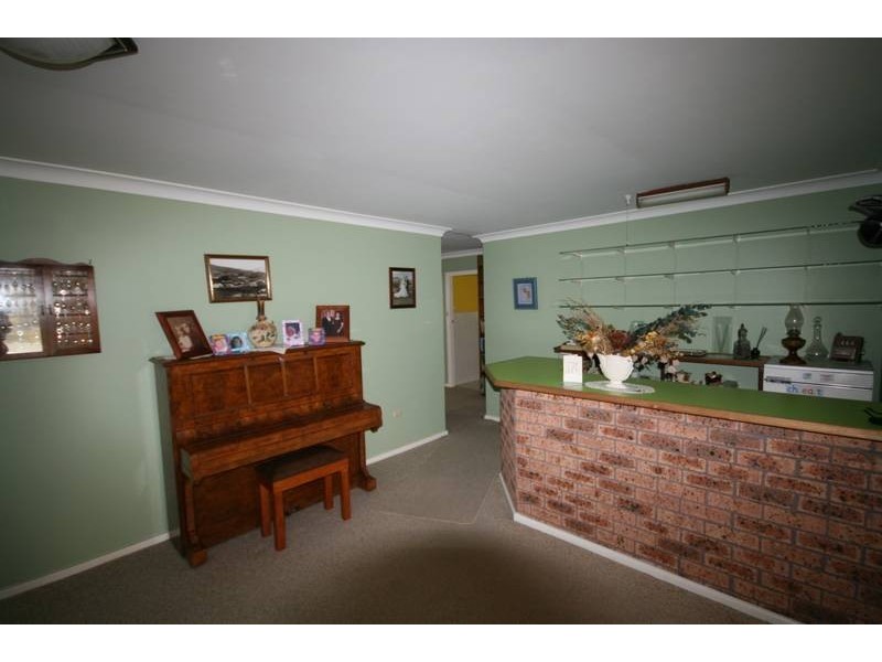 4 Araluen Ave, Mount Kembla NSW 2526