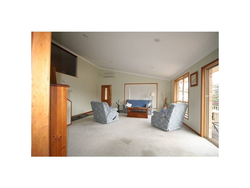 22 Sandalwood Road, Farmborough Heights NSW 2526