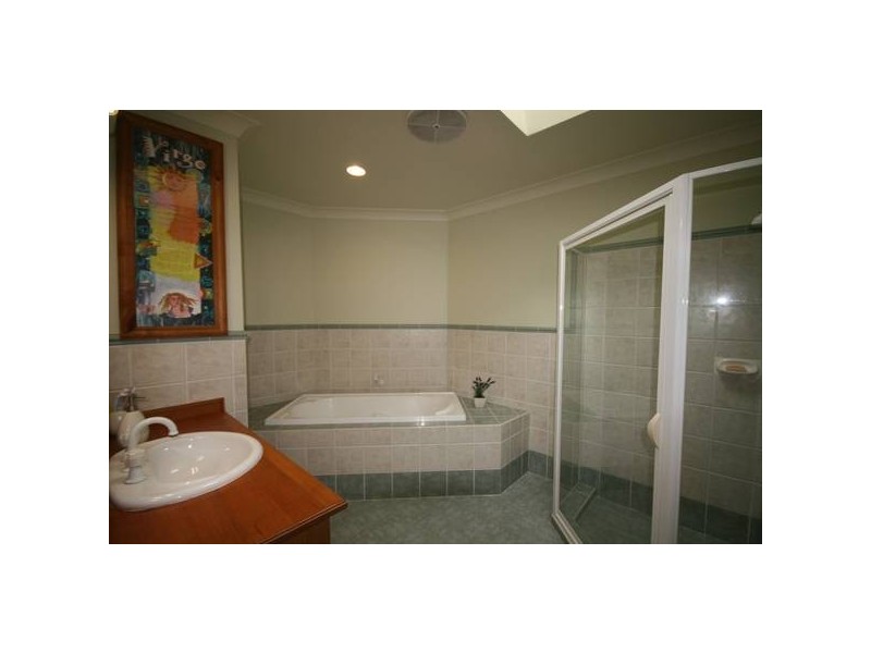 22 Sandalwood Road, Farmborough Heights NSW 2526