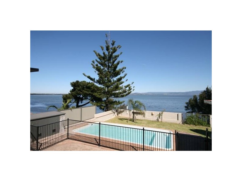 133 Northcliffe Drive, Lake Heights NSW 2502