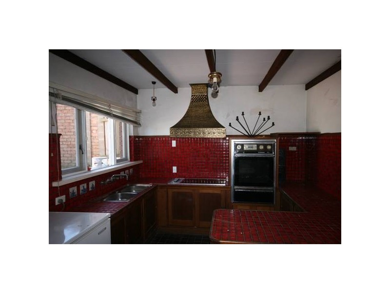 133 Northcliffe Drive, Lake Heights NSW 2502