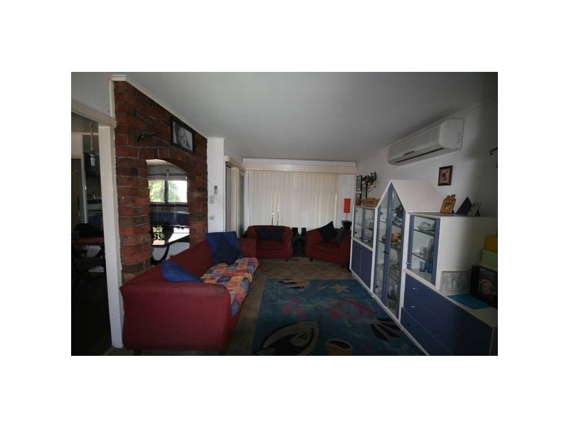 133 Northcliffe Drive, Lake Heights NSW 2502