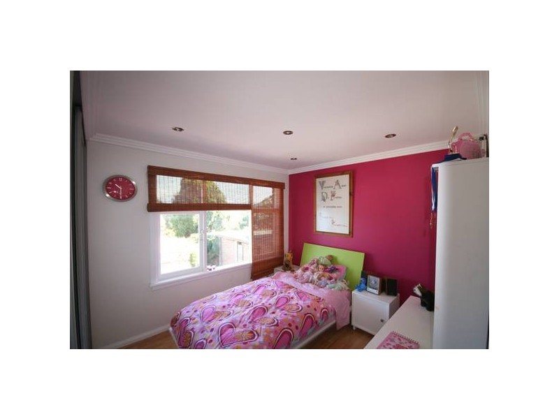 133 Northcliffe Drive, Lake Heights NSW 2502