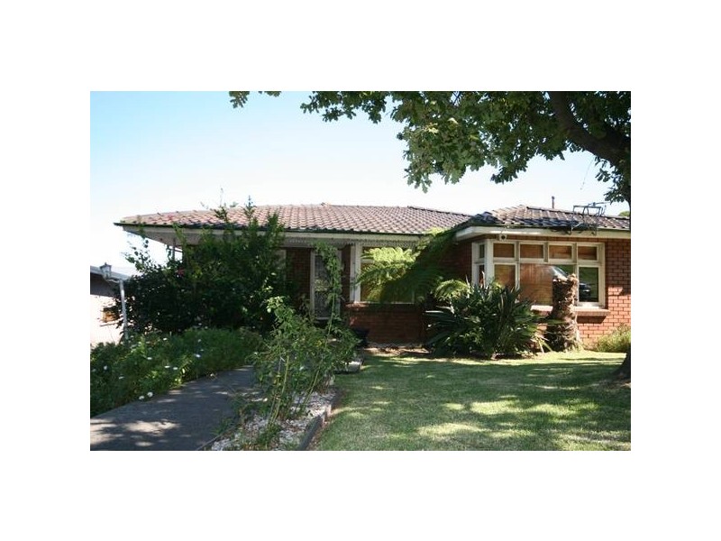 133 Northcliffe Drive, Lake Heights NSW 2502