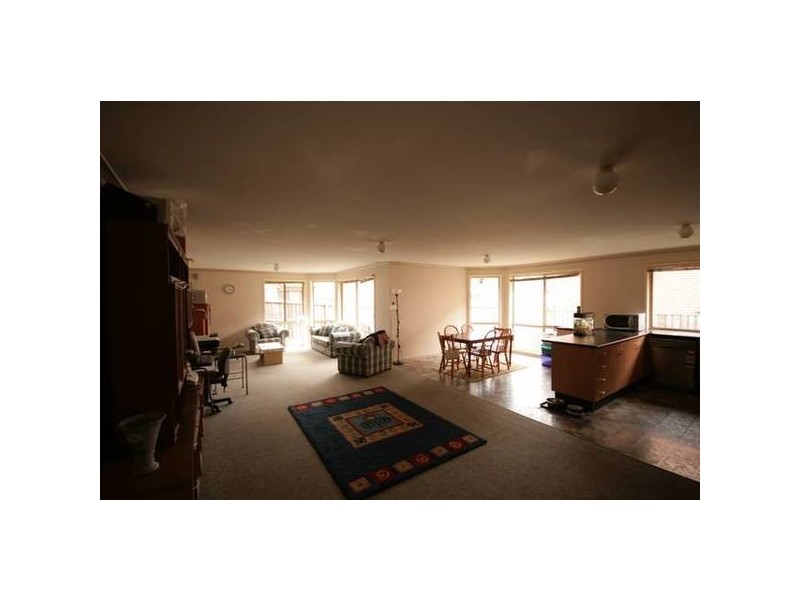 4 Glenlee Dr, Horsley NSW 2530