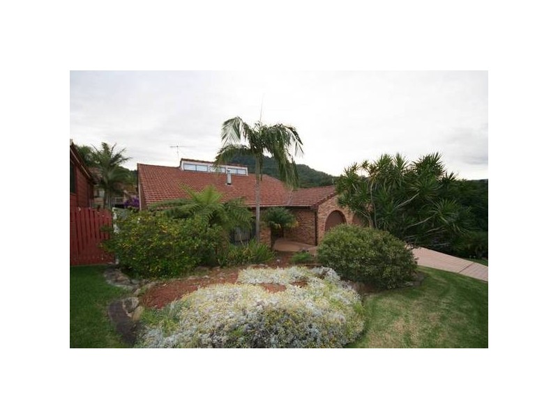 4 Churnwood Place, Cordeaux Heights NSW 2526