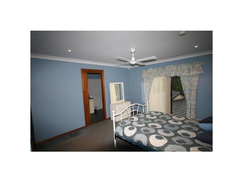 4 Churnwood Place, Cordeaux Heights NSW 2526