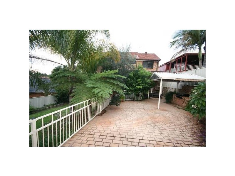 4 Churnwood Place, Cordeaux Heights NSW 2526