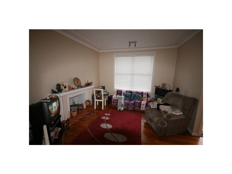 42 Maynes Pde, Unanderra NSW 2526