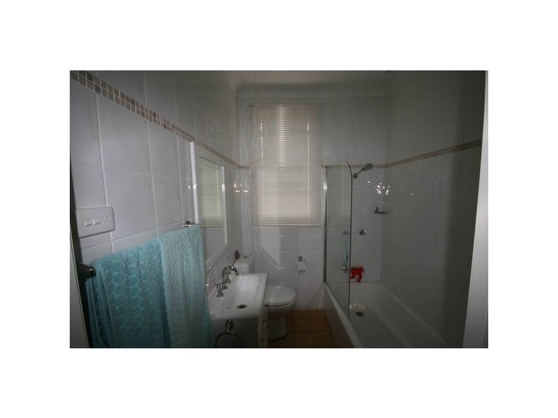 42 Maynes Pde, Unanderra NSW 2526
