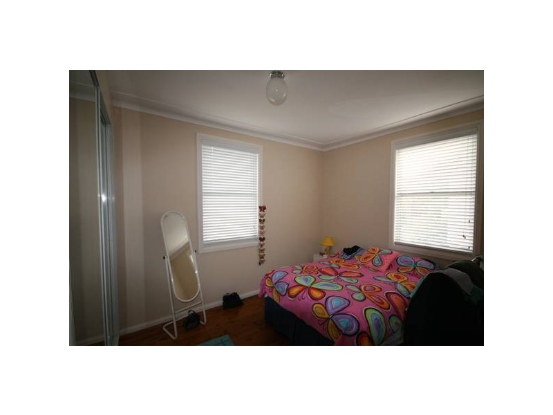 42 Maynes Pde, Unanderra NSW 2526