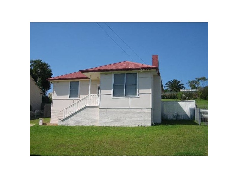 42 Maynes Pde, Unanderra NSW 2526