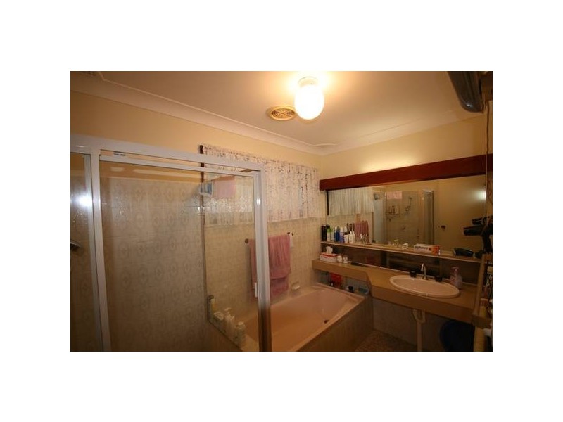 31 Poplar Ave, Cordeaux Heights NSW 2526