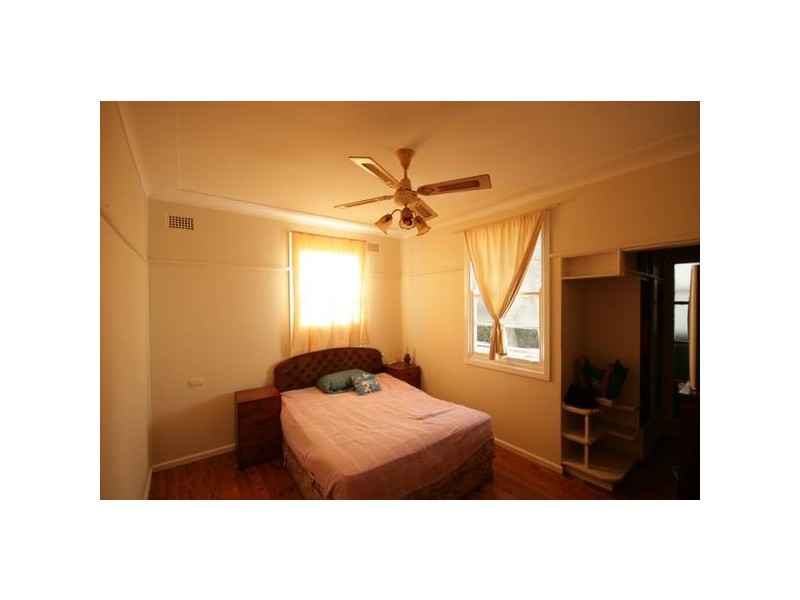 21 Tresnan St, Unanderra NSW 2526