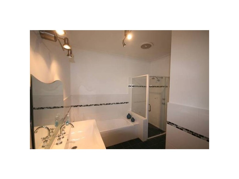 37 Lindsay St, Unanderra NSW 2526