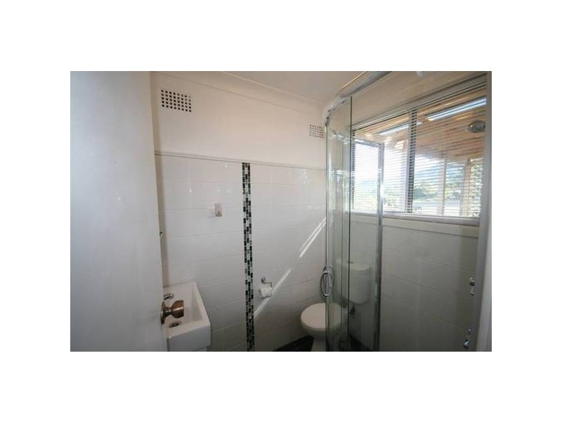 37 Lindsay St, Unanderra NSW 2526