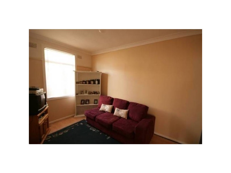 37 Lindsay St, Unanderra NSW 2526