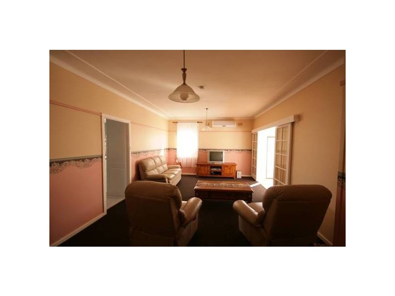 37 Lindsay St, Unanderra NSW 2526