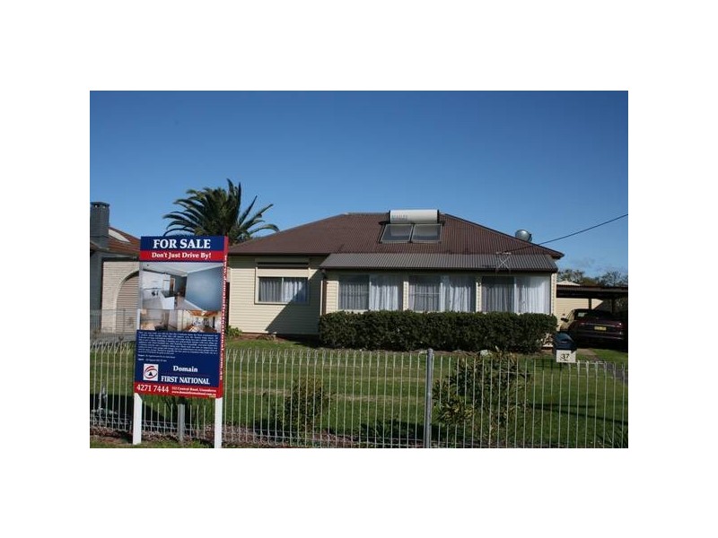 37 Lindsay St, Unanderra NSW 2526