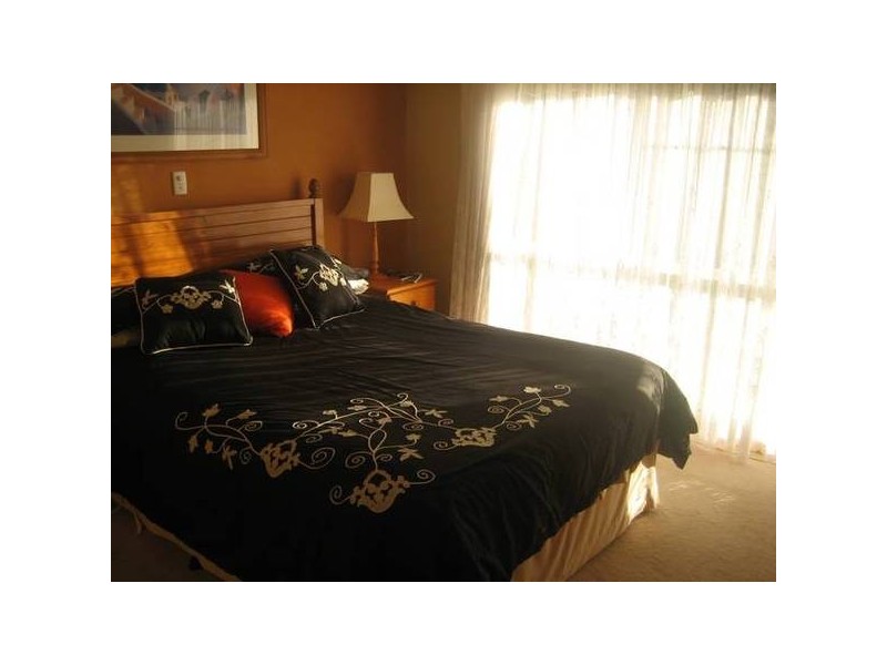 1 Regency Cr, Berkeley NSW 2506