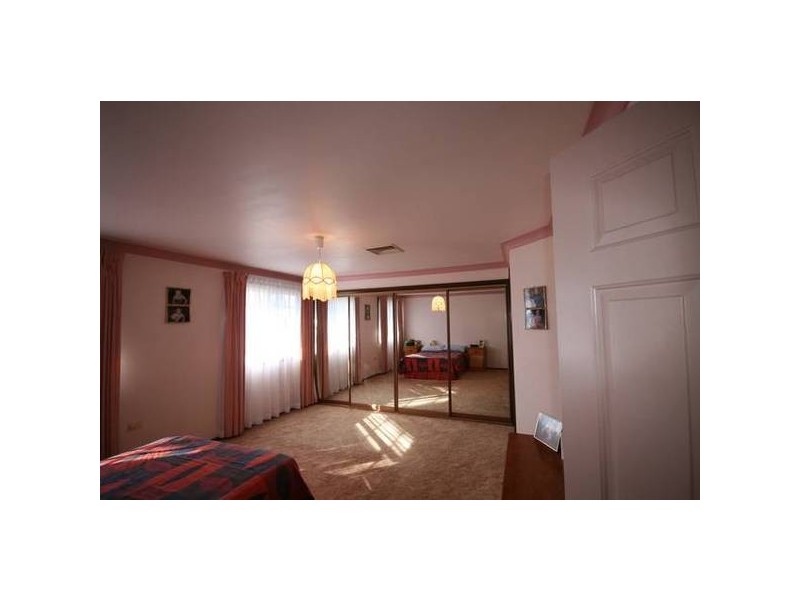 15 Booreea Boulevarde, Cordeaux Heights NSW 2526