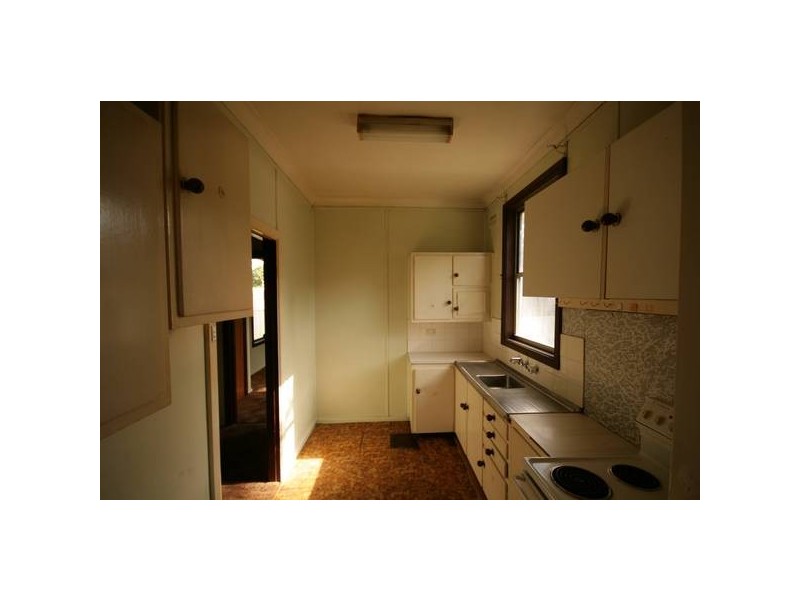 2 Dean St, Warrawong NSW 2502