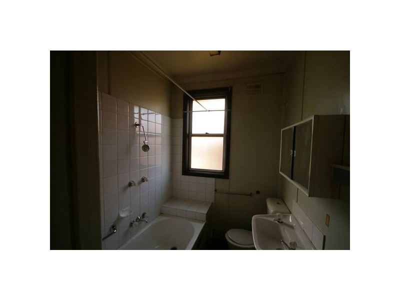 2 Dean St, Warrawong NSW 2502