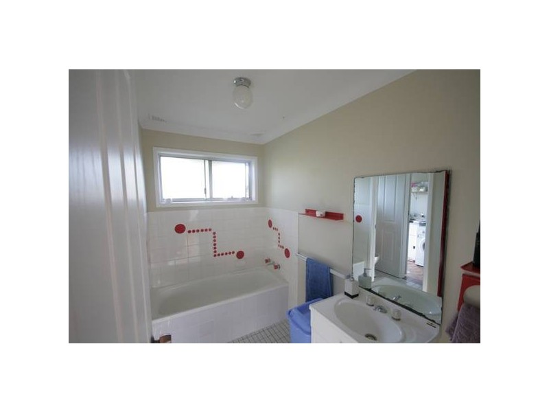 33 Coachwood Dr, Cordeaux Heights NSW 2526