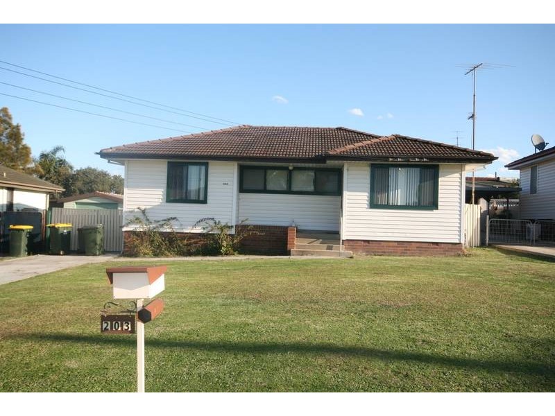203 Northcliffe Drive, Berkeley NSW 2506