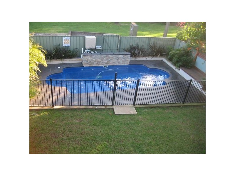 1 Park Cres, Oak Flats NSW 2529