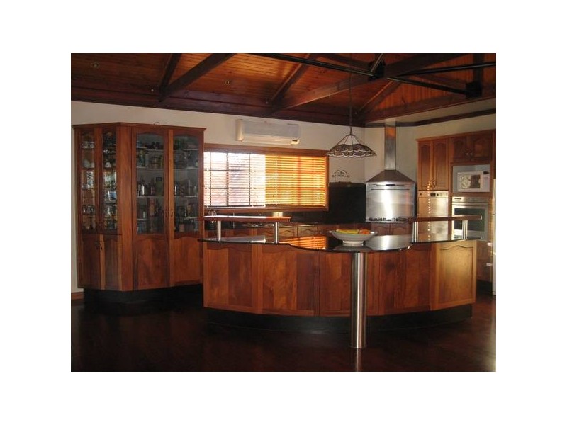 1 Park Cres, Oak Flats NSW 2529