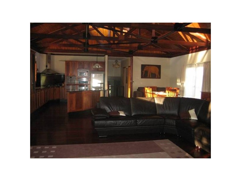 1 Park Cres, Oak Flats NSW 2529