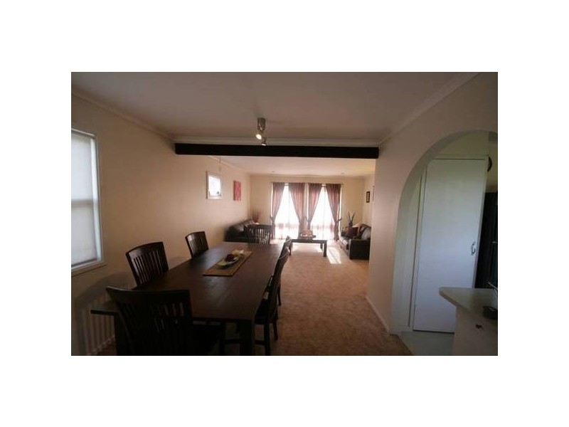93 Stanley Ave, Farmborough Heights NSW 2526