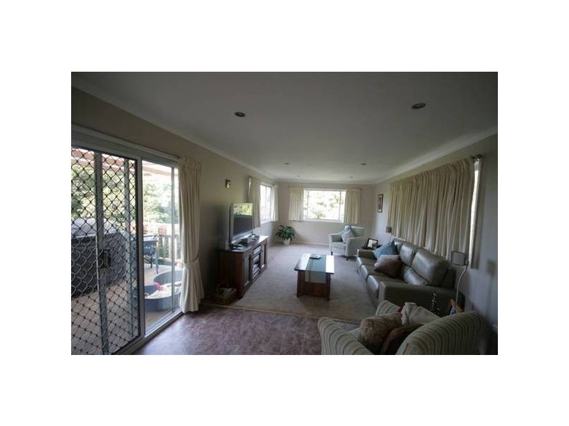 93 Stanley Ave, Farmborough Heights NSW 2526