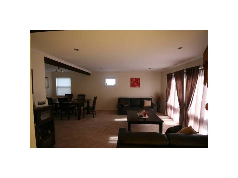 93 Stanley Ave, Farmborough Heights NSW 2526