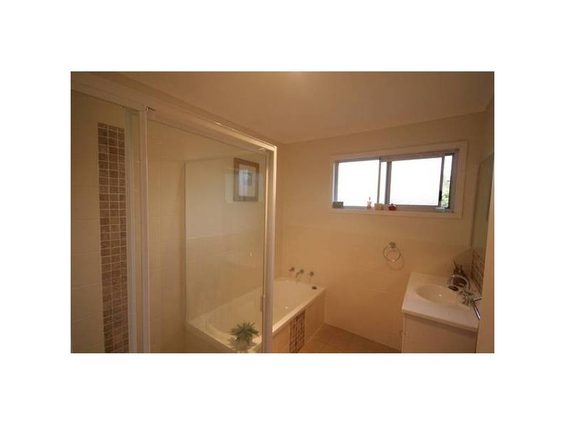93 Stanley Ave, Farmborough Heights NSW 2526
