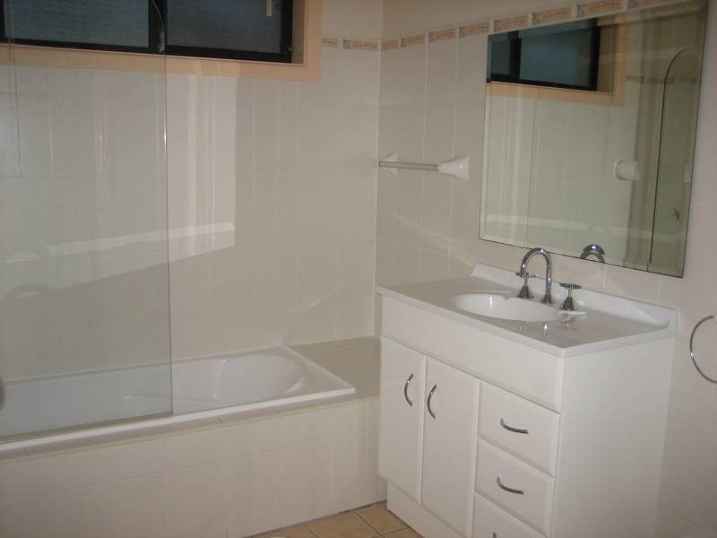 1/32 Central Ave, Oak Flats NSW 2529