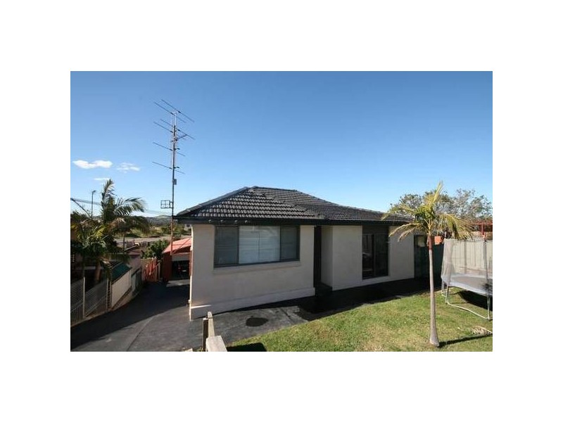 44 Edgeworth Ave, Kanahooka NSW 2530