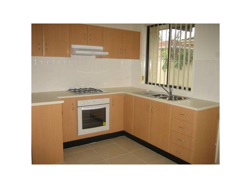 2/32 Central Ave, Oak Flats NSW 2529