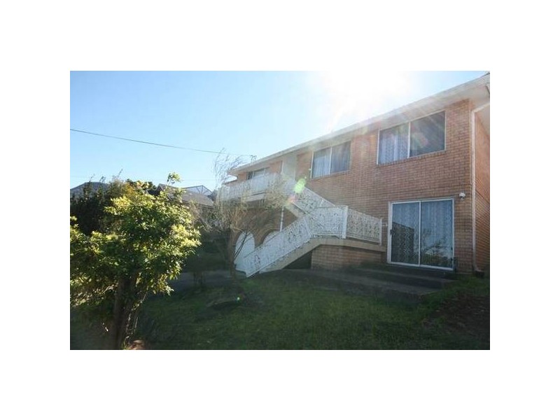 8 Bruce Street, Unanderra NSW 2526