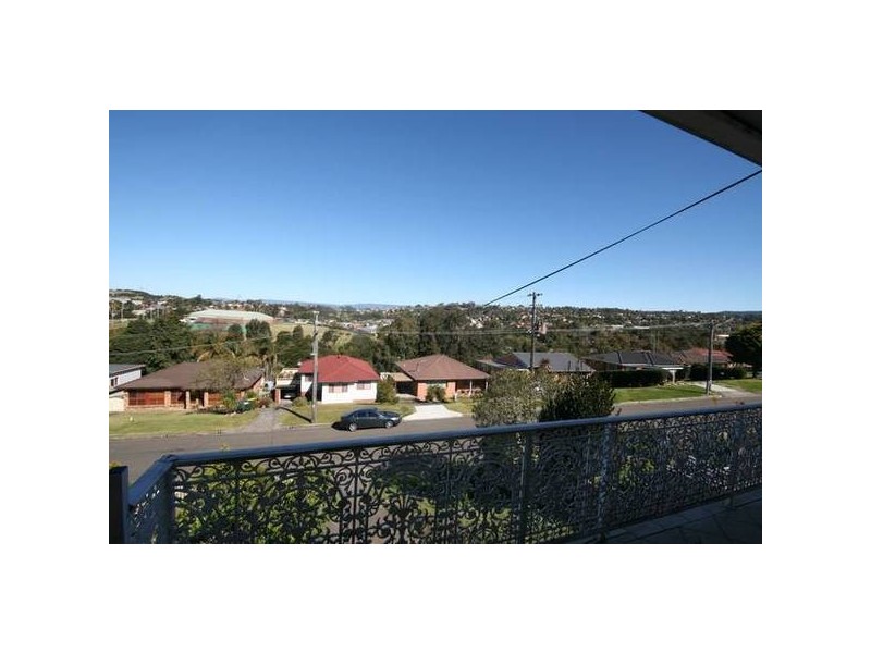 8 Bruce Street, Unanderra NSW 2526