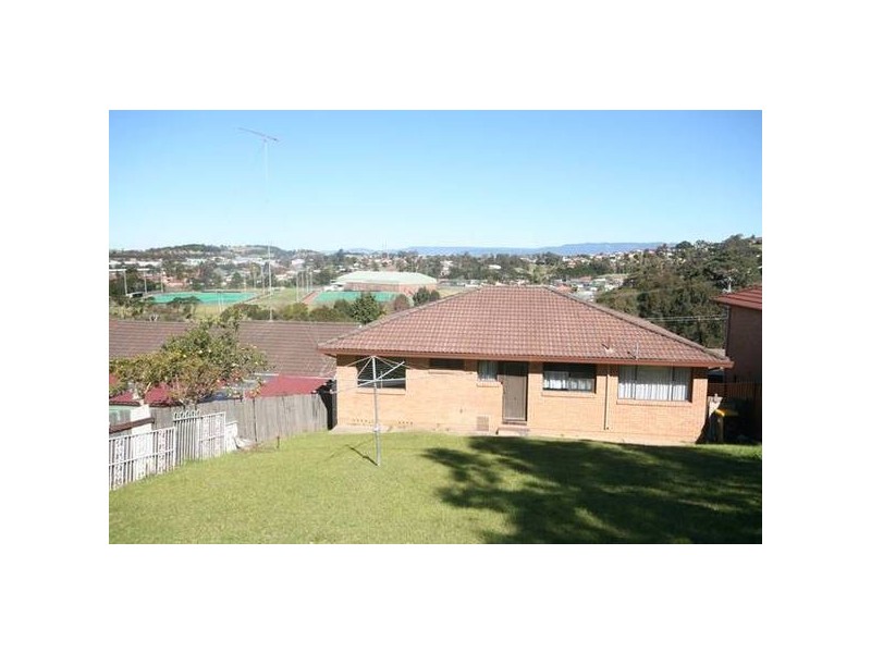 8 Bruce Street, Unanderra NSW 2526