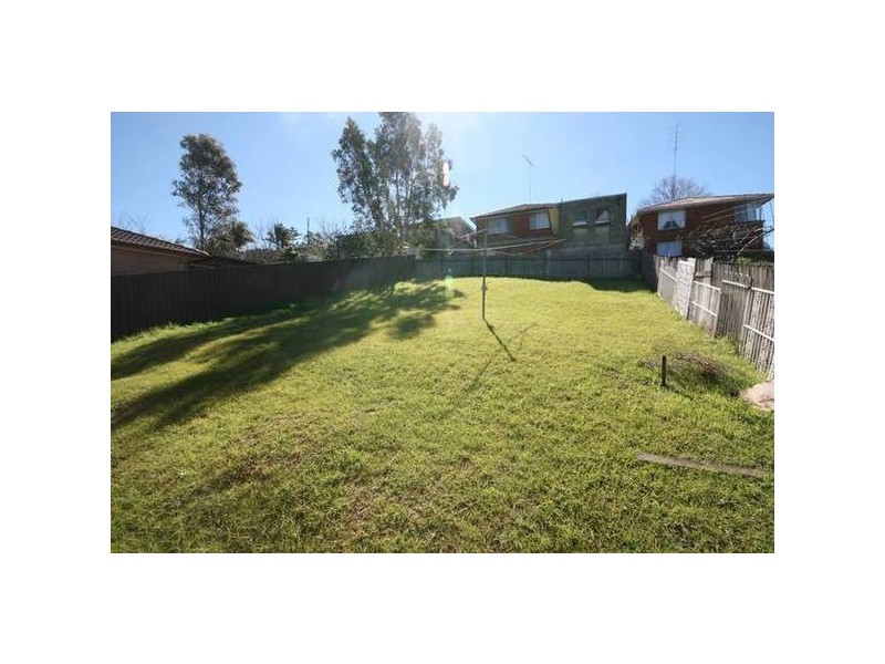 8 Bruce Street, Unanderra NSW 2526