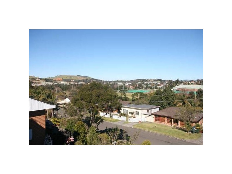8 Bruce Street, Unanderra NSW 2526