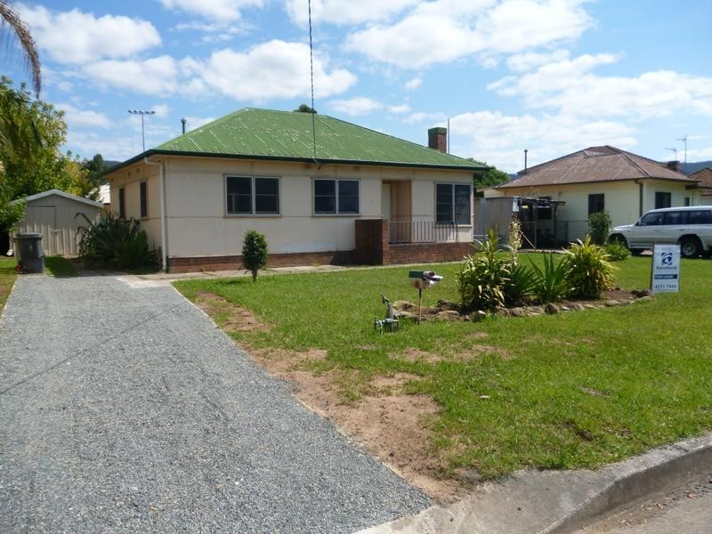 43 Albert Street, Unanderra NSW 2526
