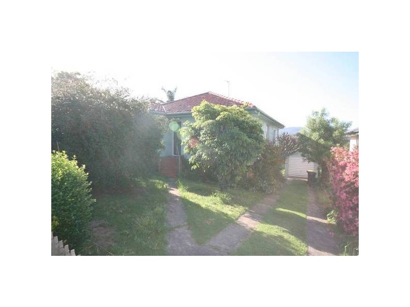 56 Waples Rd, Unanderra NSW 2526