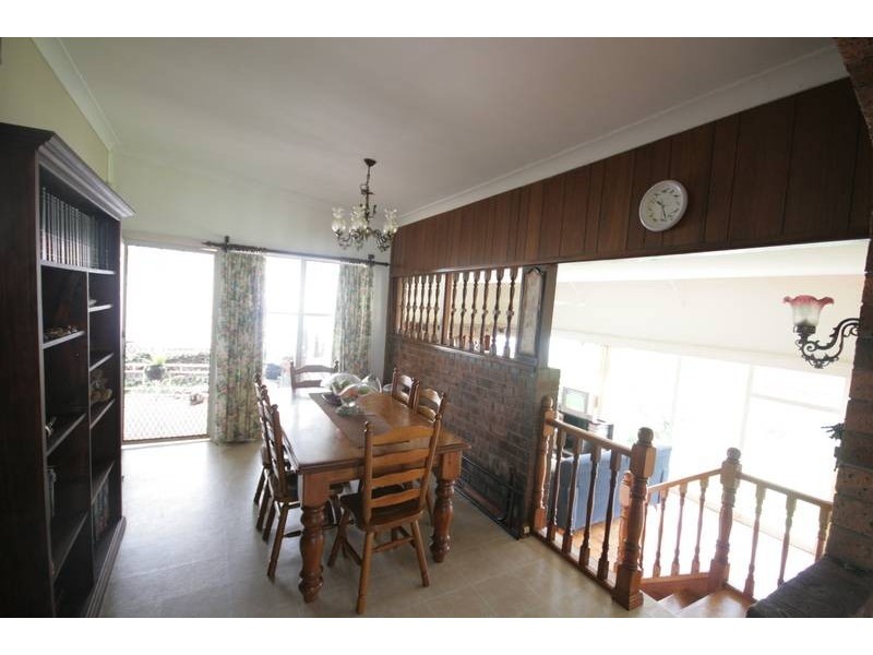 137 Northcliffe Dr, Lake Heights NSW 2502