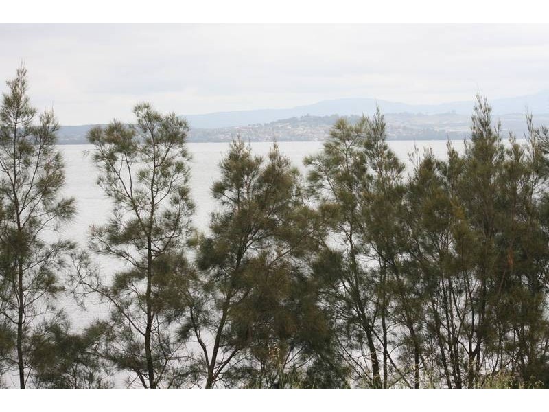 137 Northcliffe Dr, Lake Heights NSW 2502